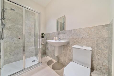 En-suite shower