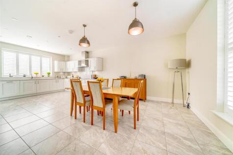 Kitchen/Dining Area