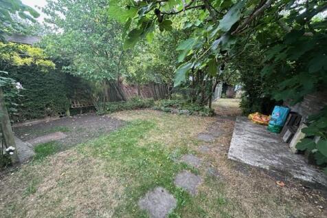 Left hand side view Garden