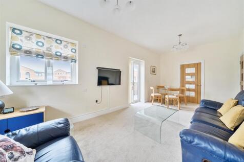 Sitting/dining room