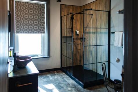 Room 2 Bathroom