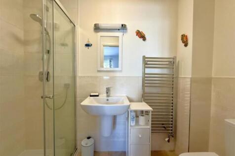 En- suite to Shower room