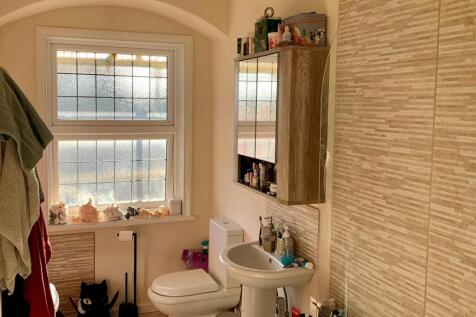 Bathroom.jpg