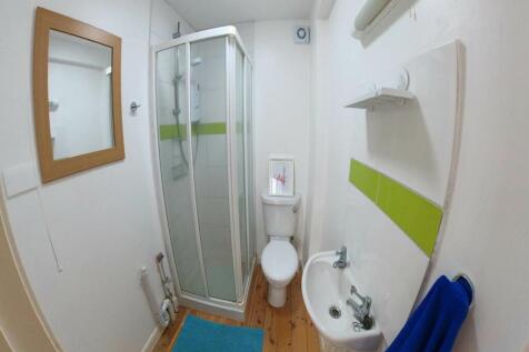 Downstairs Bedroom e