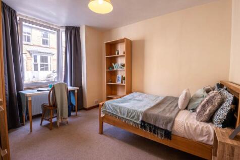 28Guildford_studenta