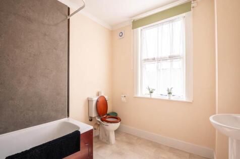 28Guildford_studenta