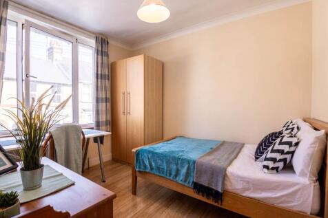 28Guildford_studenta