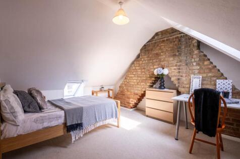 28Guildford_studenta