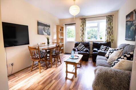 2_Beverly_Road_Stude