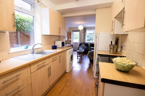 2_Beverly_Road_Stude