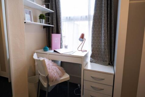 2_Beverly_Road_Stude