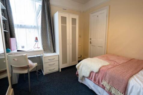 2_Beverly_Road_Stude