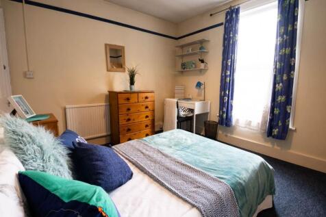 2_Beverly_Road_Stude