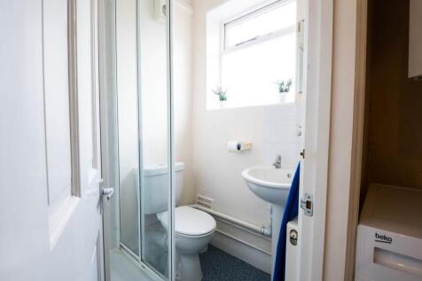 2_Beverly_Road_Stude