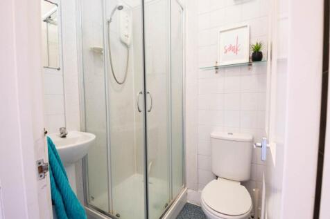 2_Beverly_Road_Stude