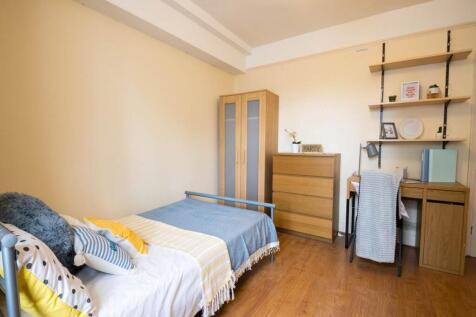 2_Beverly_Road_Stude