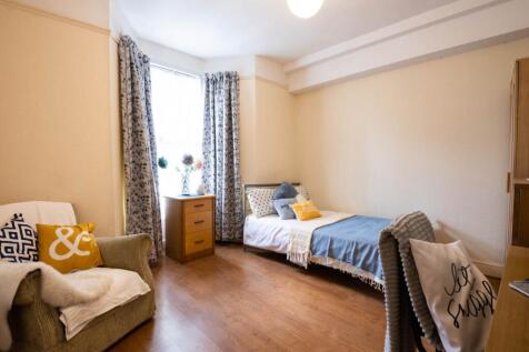 2_Beverly_Road_Stude