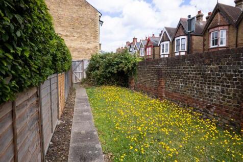 2_Beverly_Road_Stude