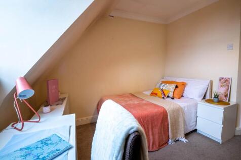 68_Station_Road_West