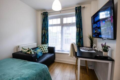 1Apt_1_Woodland_Way_