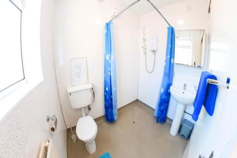 Downstairs Bedroom e