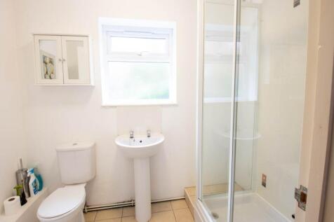 Downstairs Bedroom e