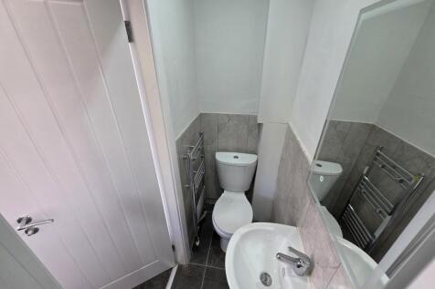 Bedroom 1 - en-suit