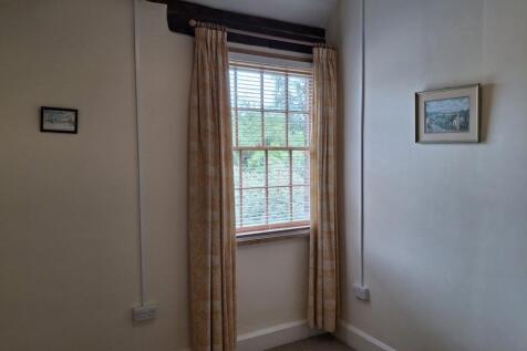 Bedroom 2 (2).jpg