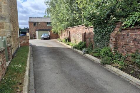 Entrance Driveway.jpg