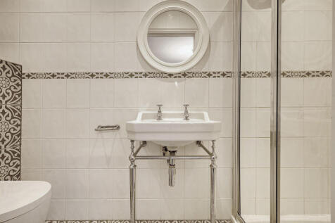 bed 2 ensuite