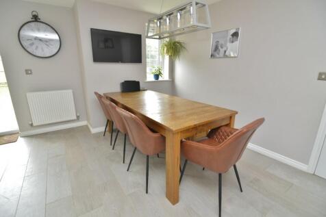 Kitchen/Breakfast...