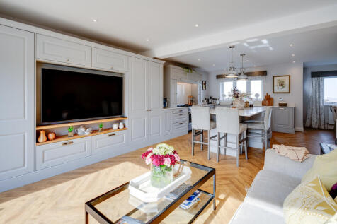 6 KITCHEN
