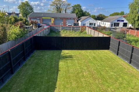 WHOLE REAR GARDEN...