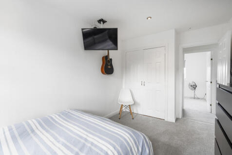 8 Fowler Cresent,...
