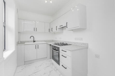 3 Cedar Street, G...