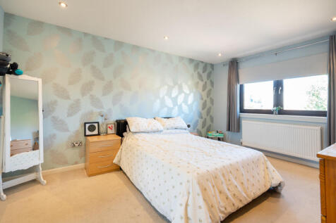 27 Carron View, M...