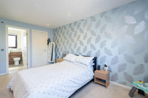 27 Carron View, M...