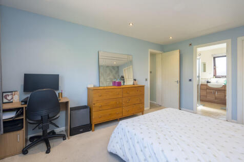 27 Carron View, M...