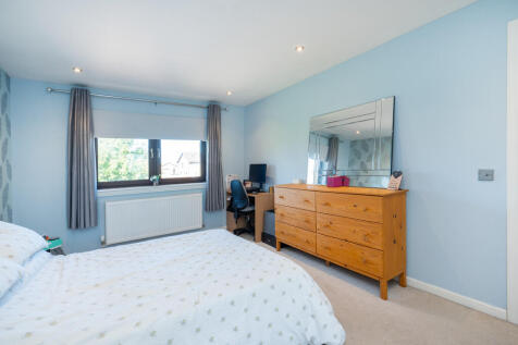 27 Carron View, M...