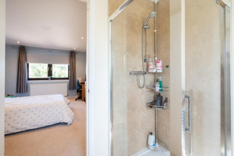 27 Carron View, M...
