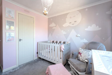 27 Carron View, M...