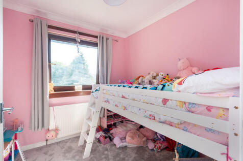 27 Carron View, M...