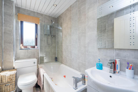 27 Carron View, M...