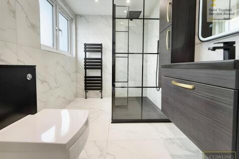 EN SUITE SHOWER ROOM