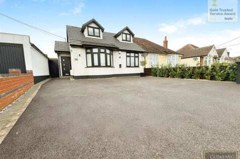 OFF STREET PARKING VIA DRIVEWAY WITH CHARGE POINT