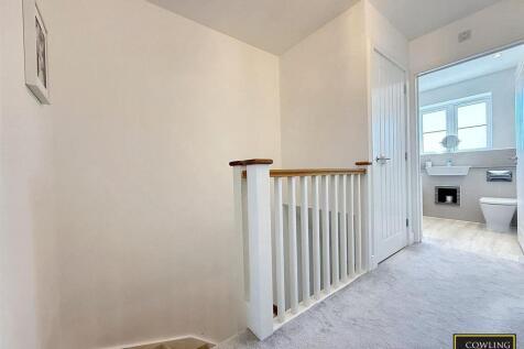FIRST FLOOR LANDING