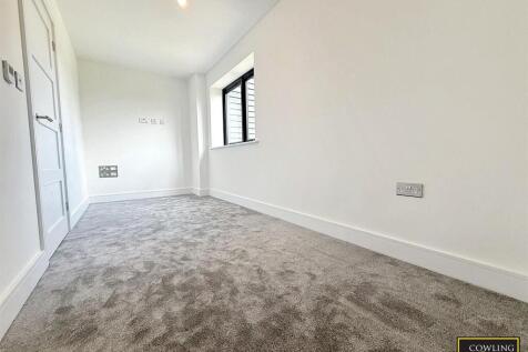 Ground floor bedroom/study