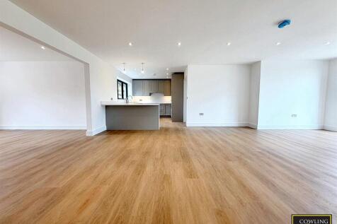 Open Planned Kitchen/Living/Dinning