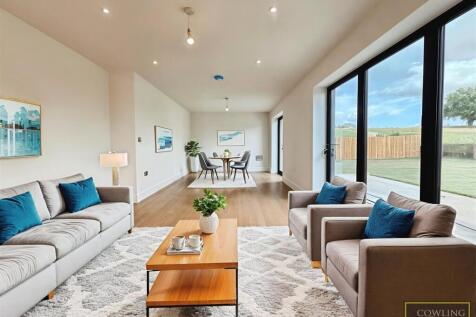 Staged Photo - Lounge/Diner