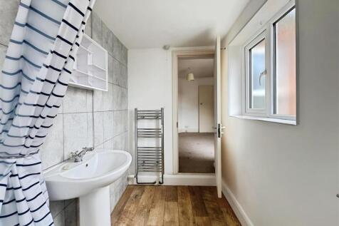 8athroom